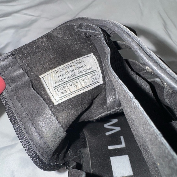 Boots - Picture 4 of 4